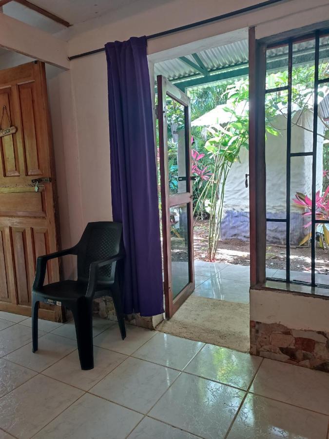 Cabinas Carol Pavones  Buitenkant foto